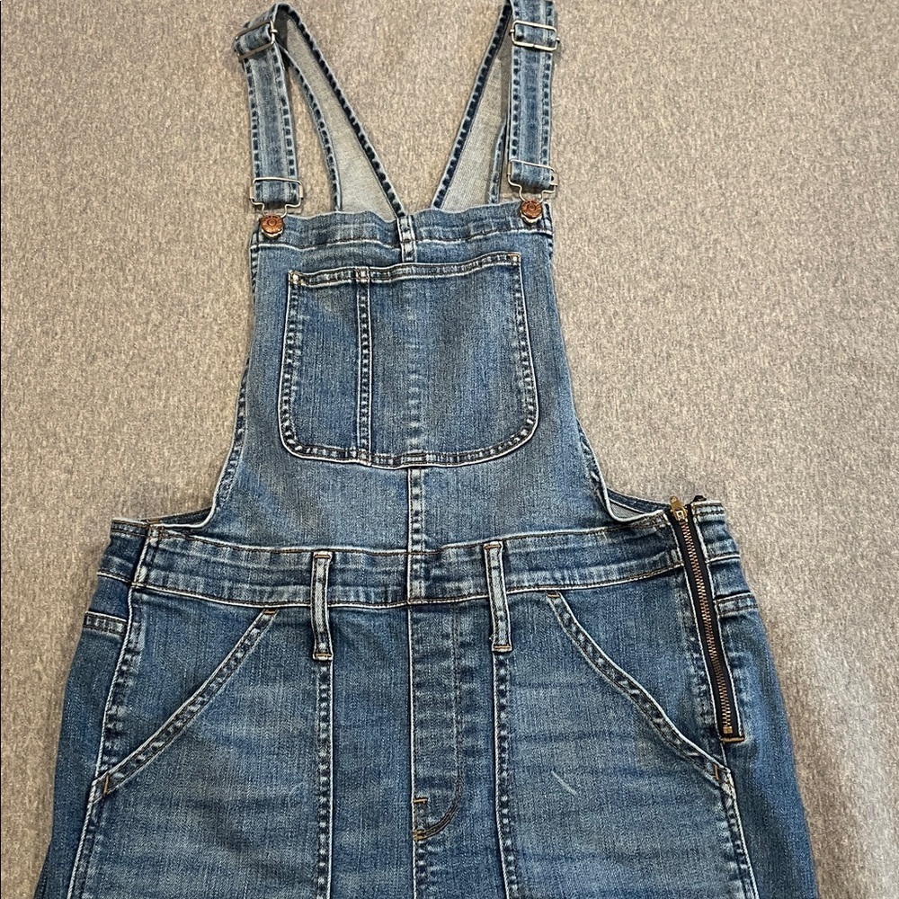 MADEWELL, skinny leg, denim blue overalls, in Jansing wash. Size large.